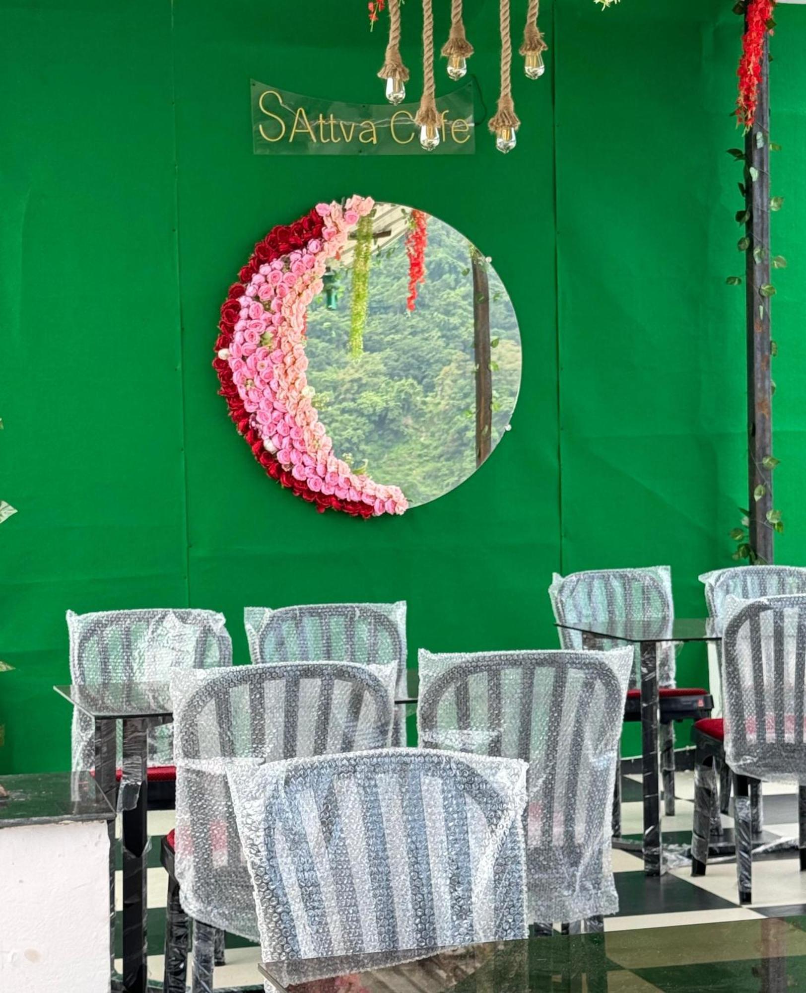 Sattva Cafe And Motel Rishīkesh Exterior foto