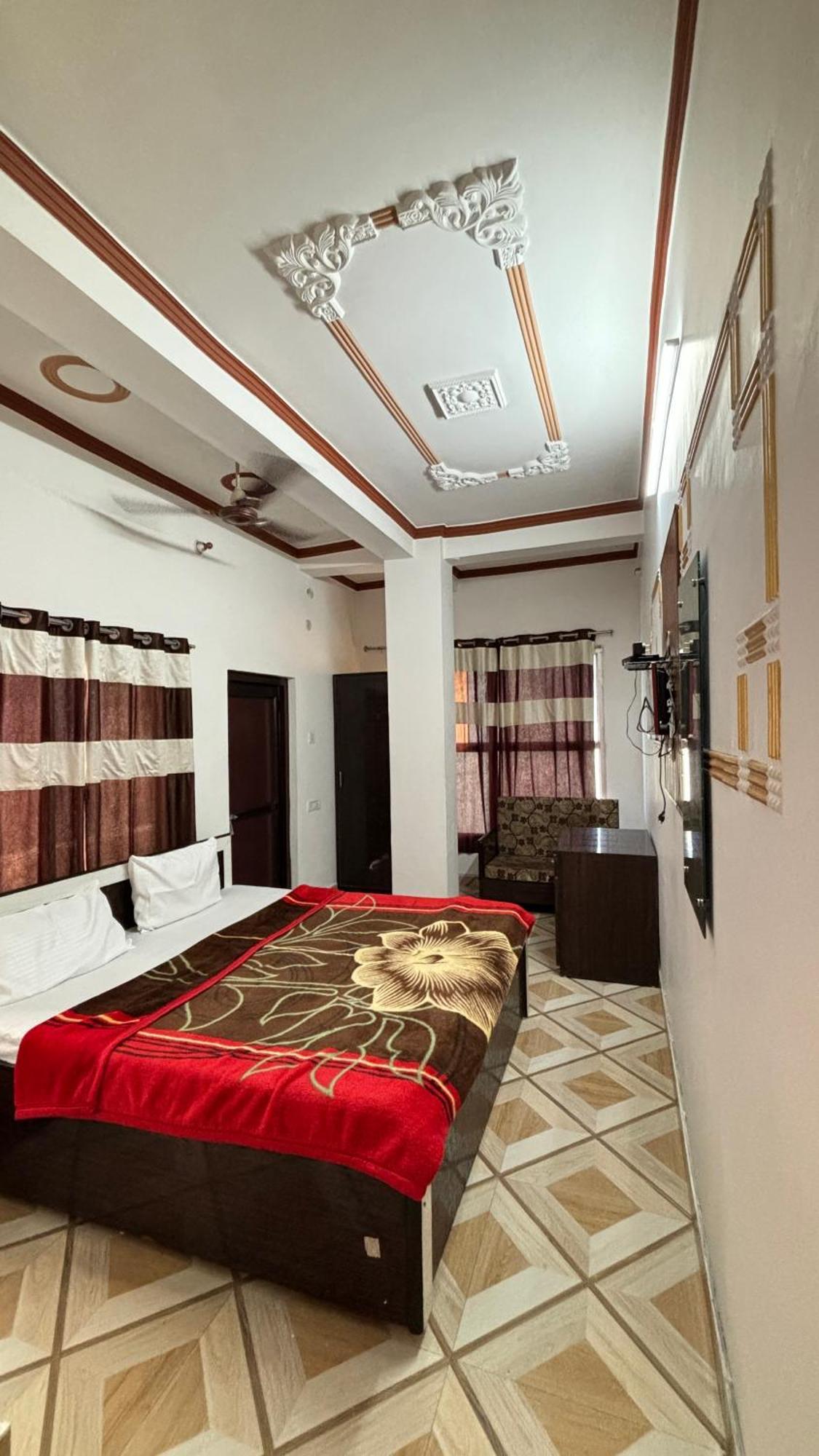 Sattva Cafe And Motel Rishīkesh Exterior foto
