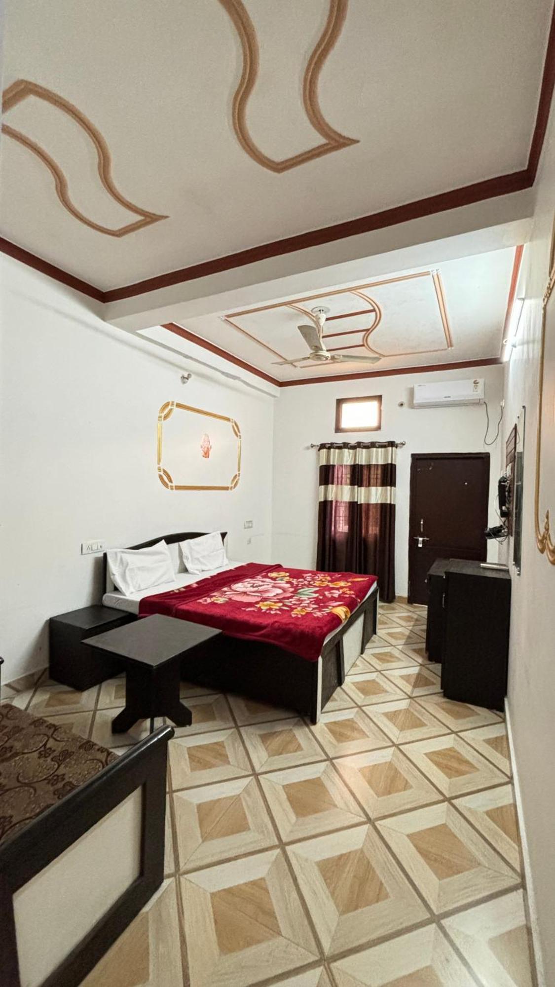 Sattva Cafe And Motel Rishīkesh Exterior foto